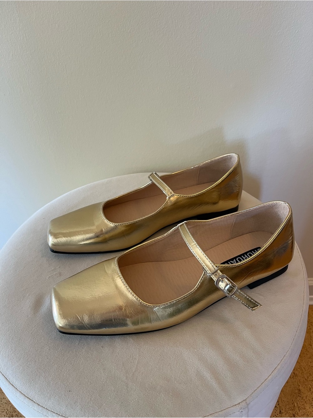 Women's Gold Metallic Mary Jane Flats with Buckle Strap. Size 8.5 - Picture 4 of 7